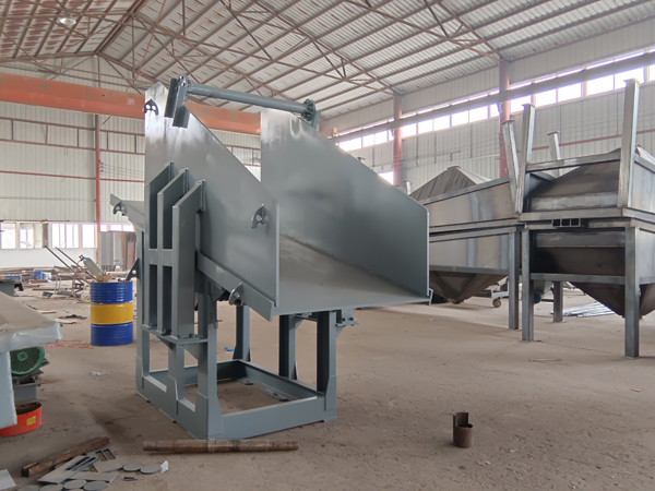 井下振動(dòng)放礦機(jī) 井下振動(dòng)放礦機(jī)